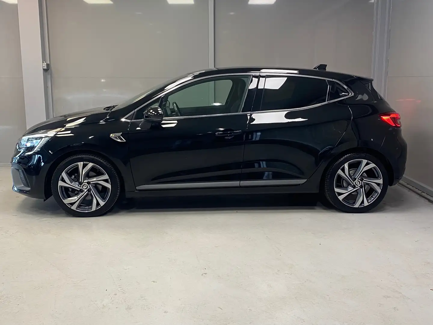 Renault Clio 1.6 E-Tech Hybrid 140 R.S. Line | AUTOMAAT| LED | Zwart - 2