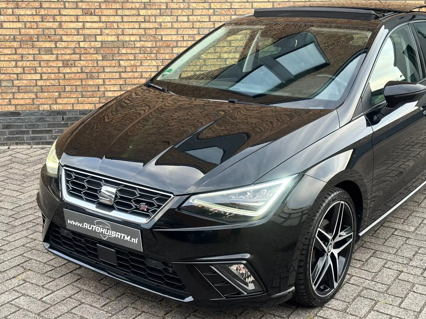 SEAT Ibiza 1.0 TSI FR 116pk Pano Acc Led Keyless Camera Zwart - 2