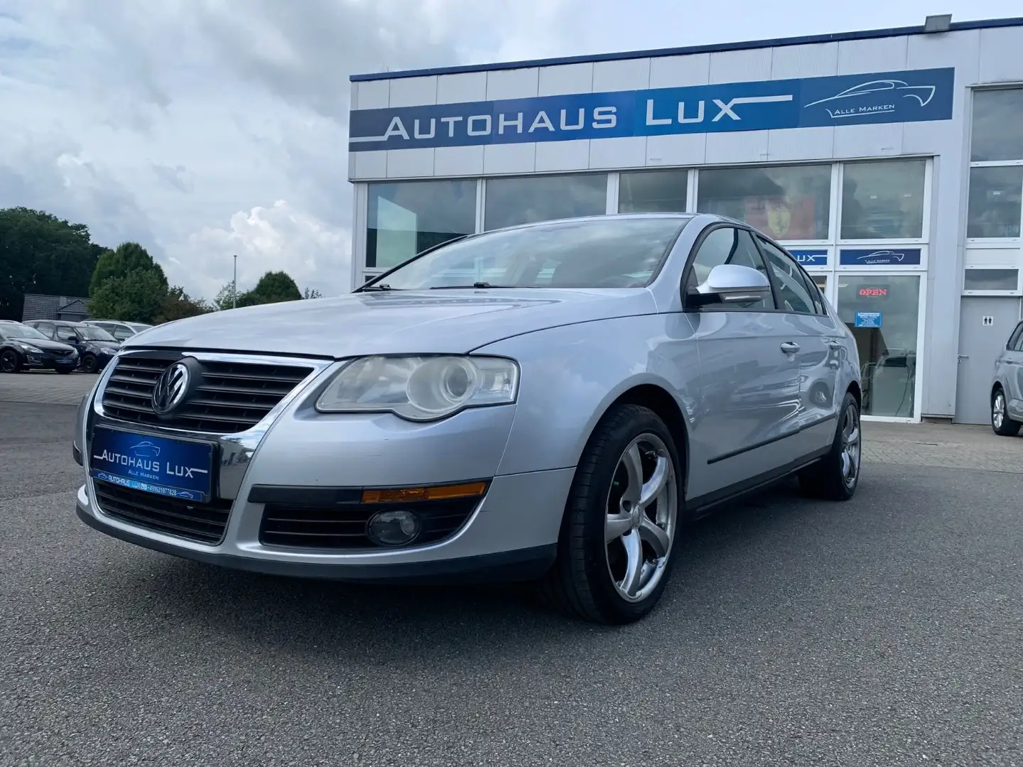 Volkswagen Passat Lim. Trendline/1,6/TÜV NEU Silber - 1