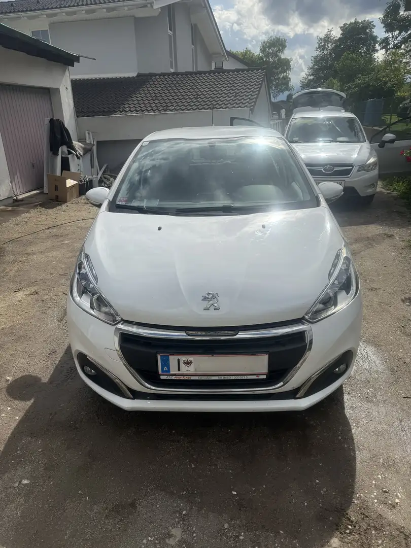 Peugeot 208 Signature 1,2 PureTech 82 Weiß - 2