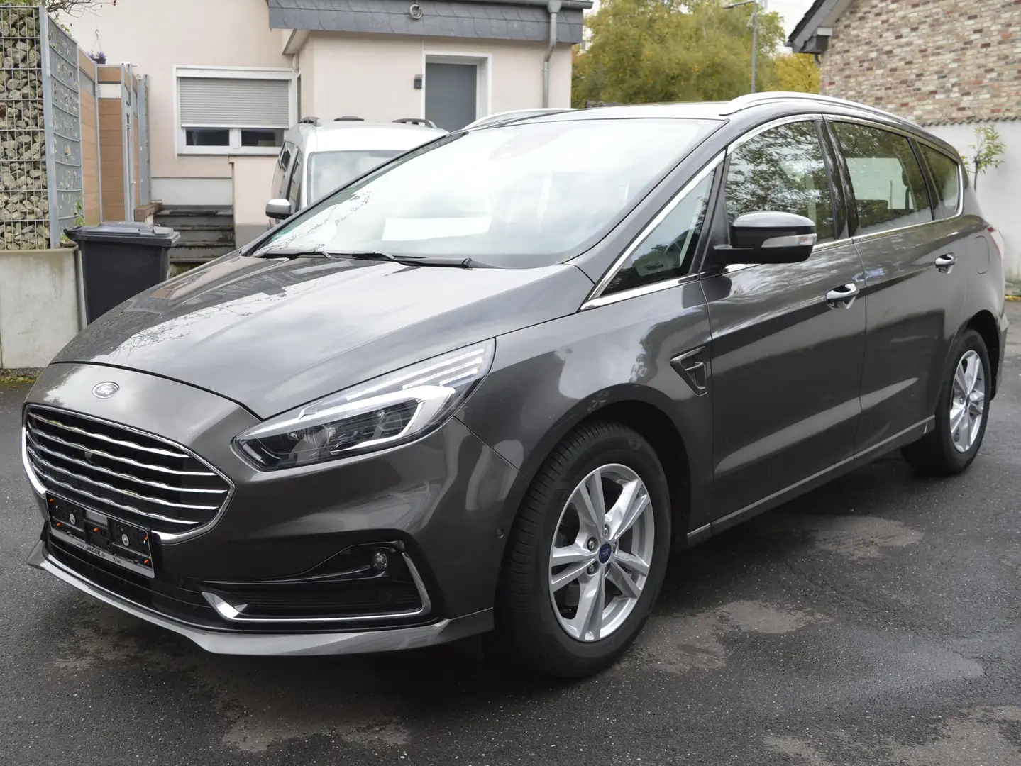 Ford S-Max Titanium*Auto*Leder*LED*CAM*STHZG*AHK*7 Sitzer* Grau - 2