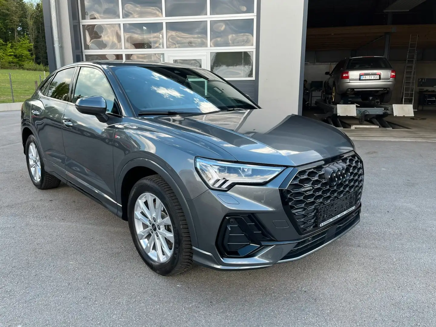 Audi Q3 TFSI quattro S tr 2x S line*ACC*Standheizung* Grijs - 1