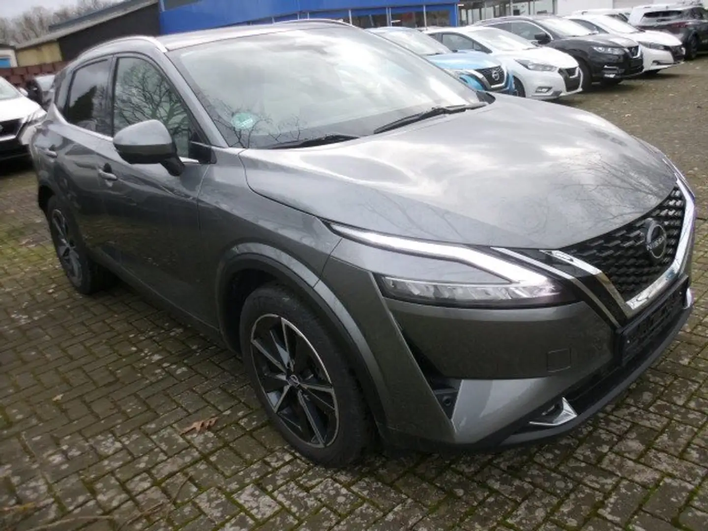 Nissan Qashqai 1,3 DIG-T MHEV Tekna Bose Design XTRONIC abn.AHK Grau - 1