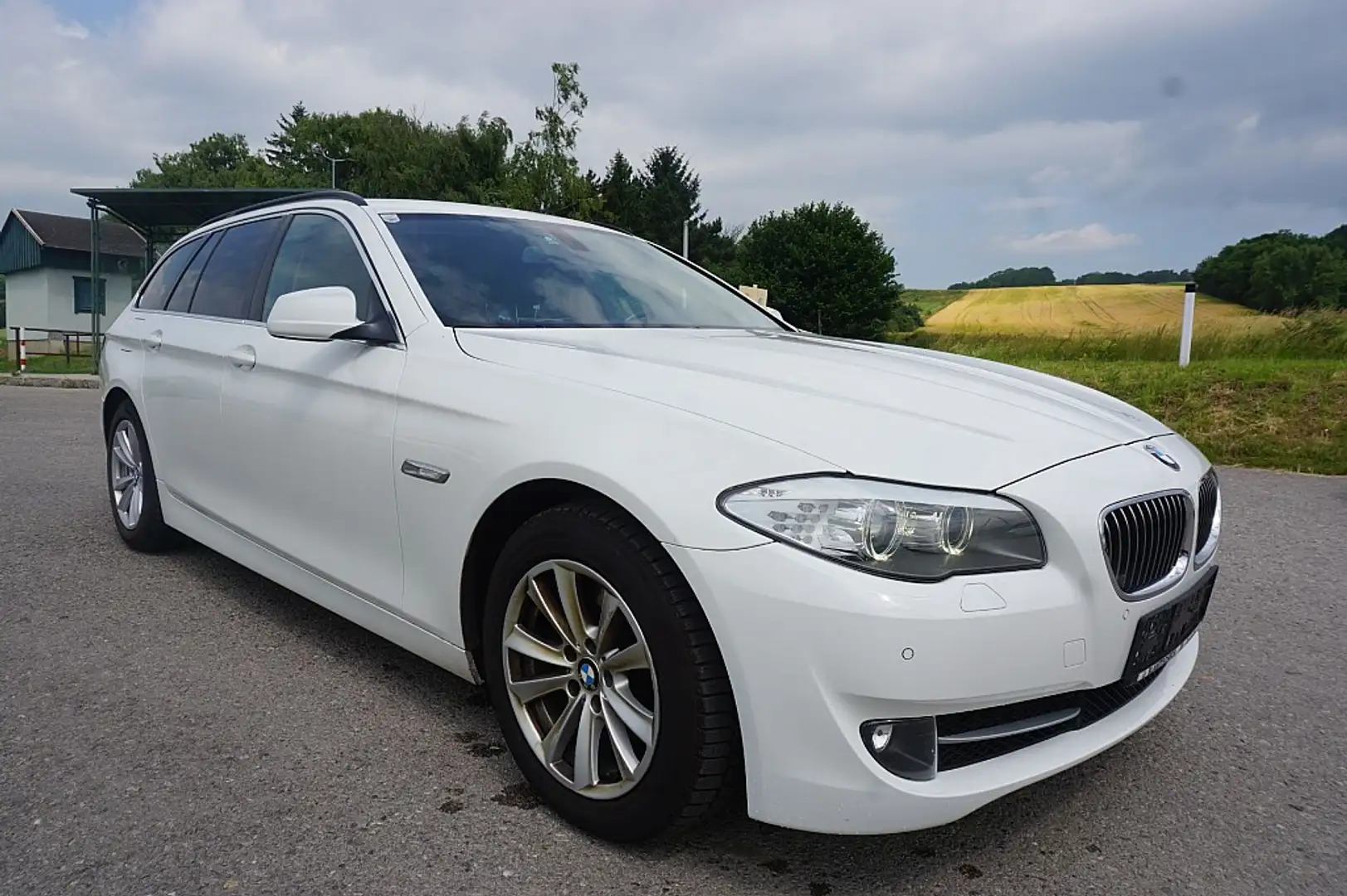 BMW 520 5er-Reihe Kombi Diesel (F11)  Touring Österreic... Weiß - 2