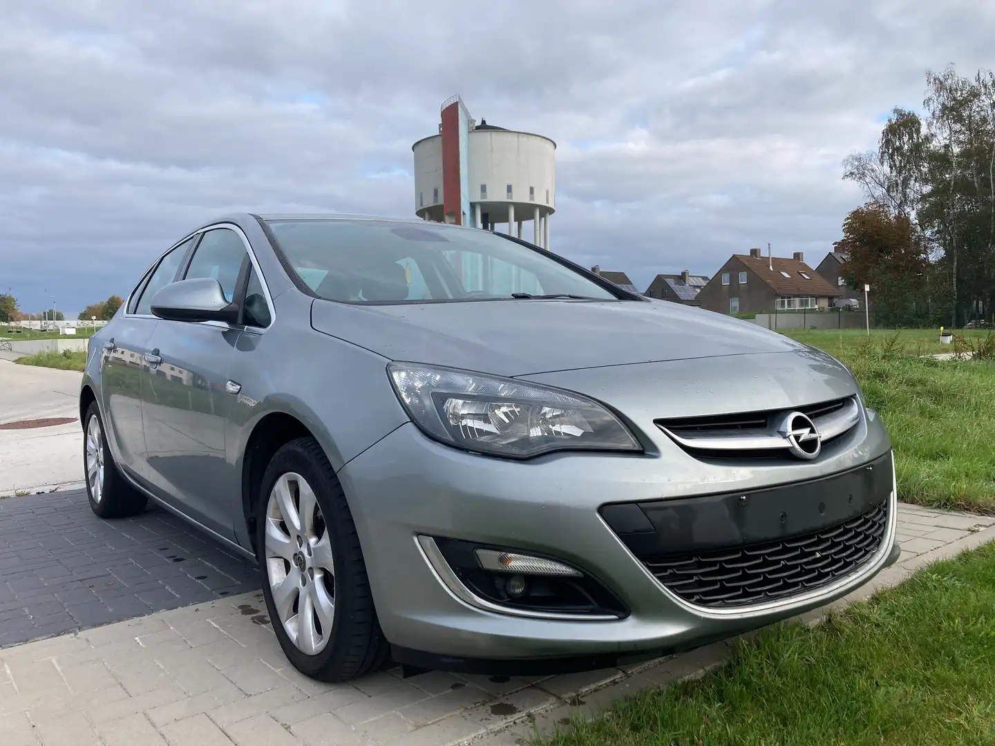 Opel Astra Astra 1.6 Automaat NIEUWE DISTRIBUTIERIEM Grijs - 1