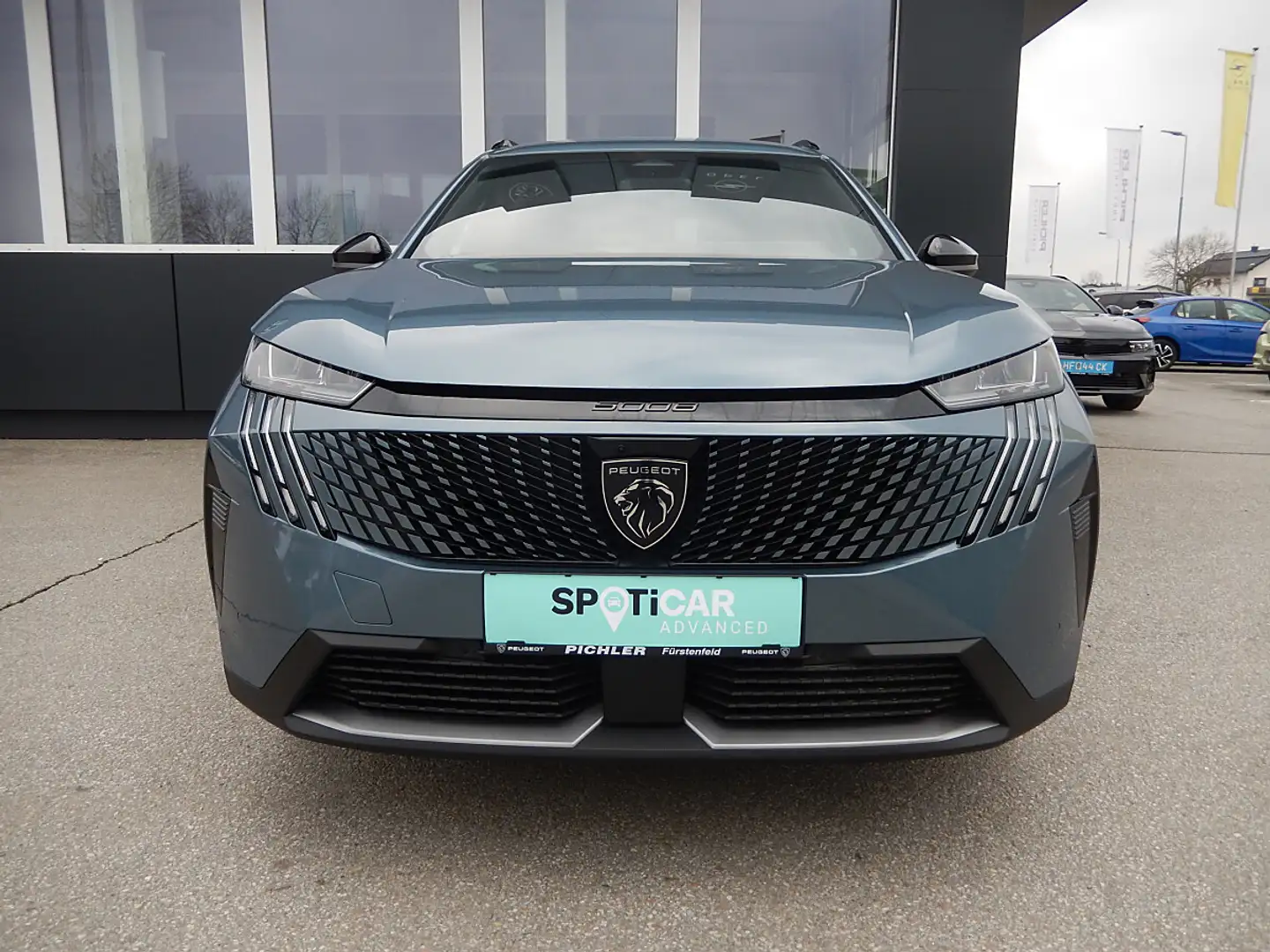 Peugeot 5008 mHEV Allure 145 e-DCS6 Aut. Blau - 2