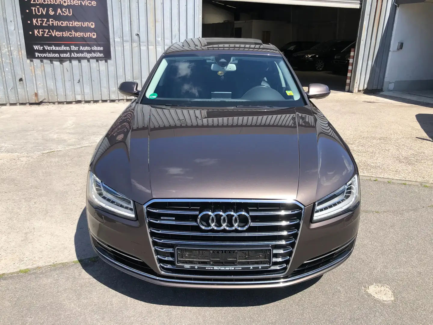 Audi A8 4.2 TDI DPF (clean diesel) quattro tiptronic Коричневий - 2