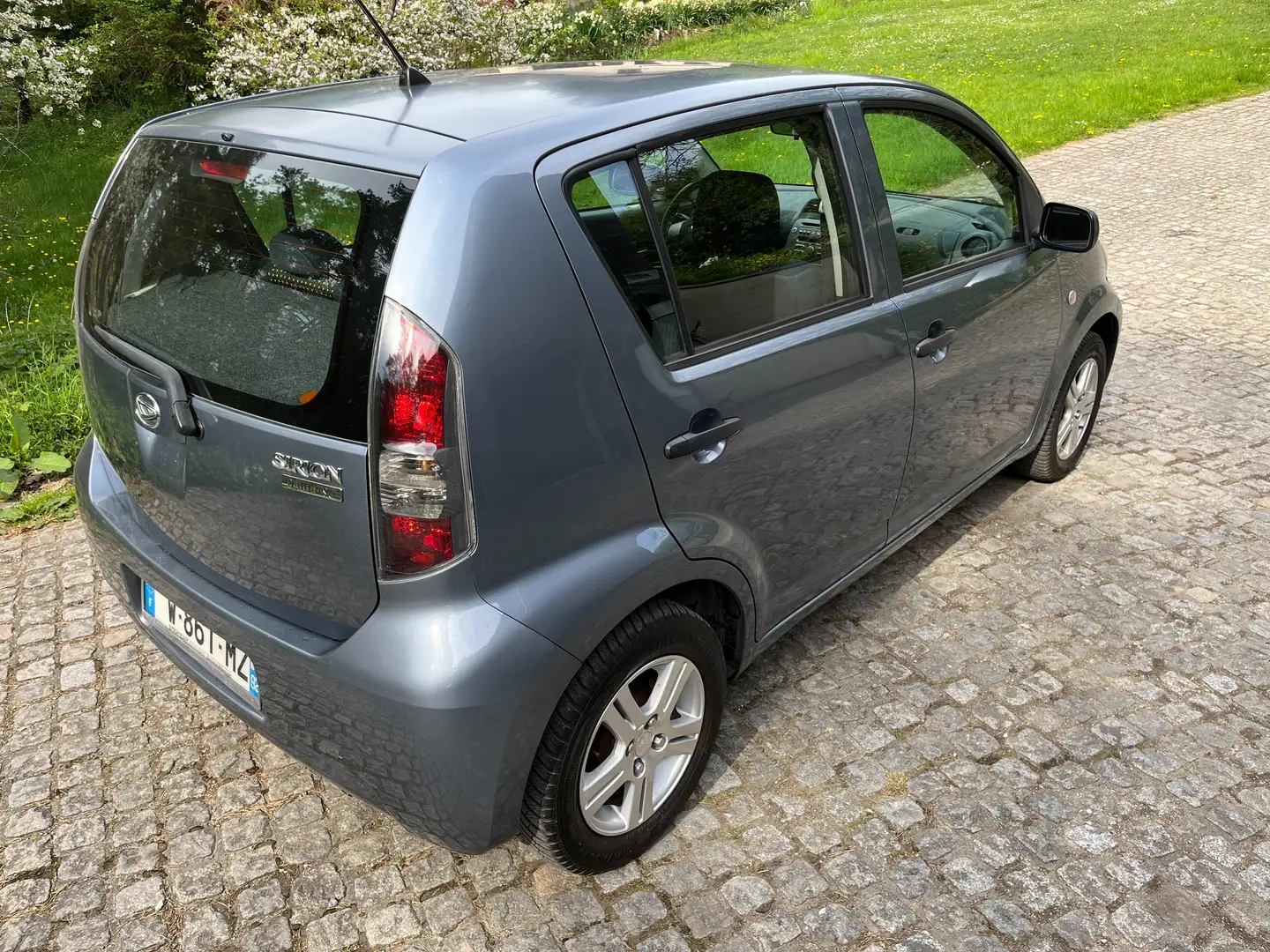 Daihatsu Sirion Sirion 1.0 VVT X Gris - 2
