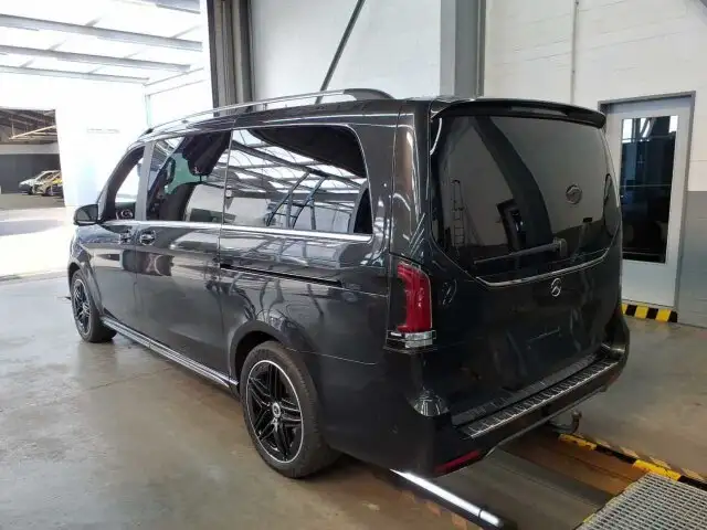 Mercedes-Benz V-Class view 3
