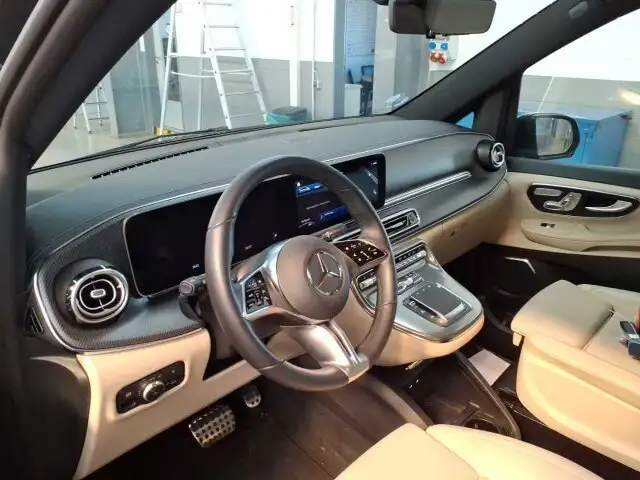 Mercedes-Benz V-Class view 6