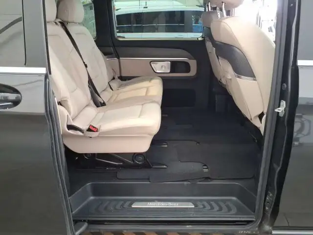 Mercedes-Benz V-Class view 9