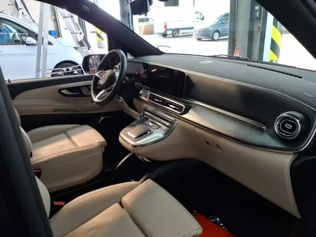 Mercedes-Benz V-Class view 8