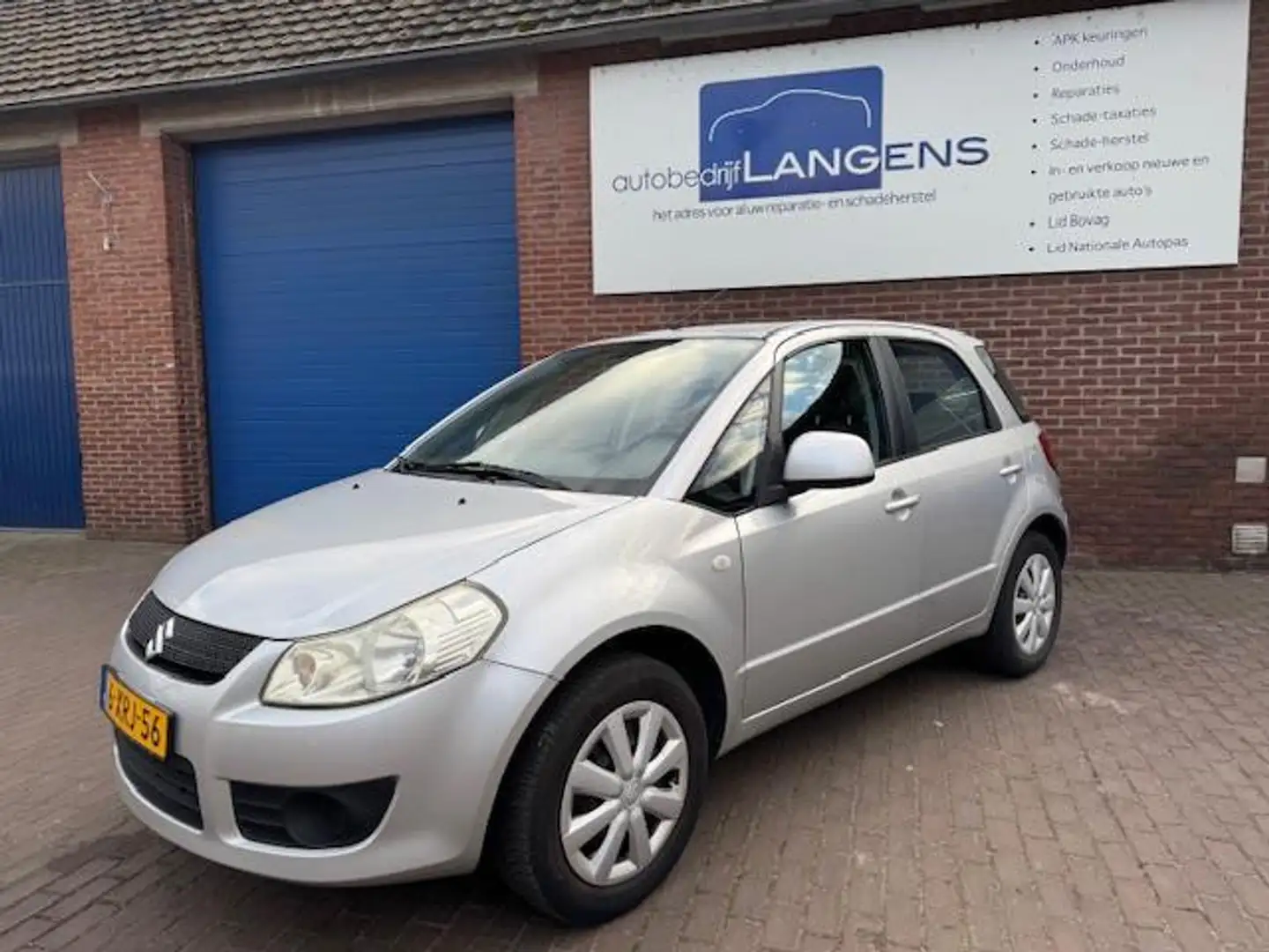 Suzuki SX4 1.6 Exclusive Airco, Trekhaak, Centr. Vergrendelin Gris - 1