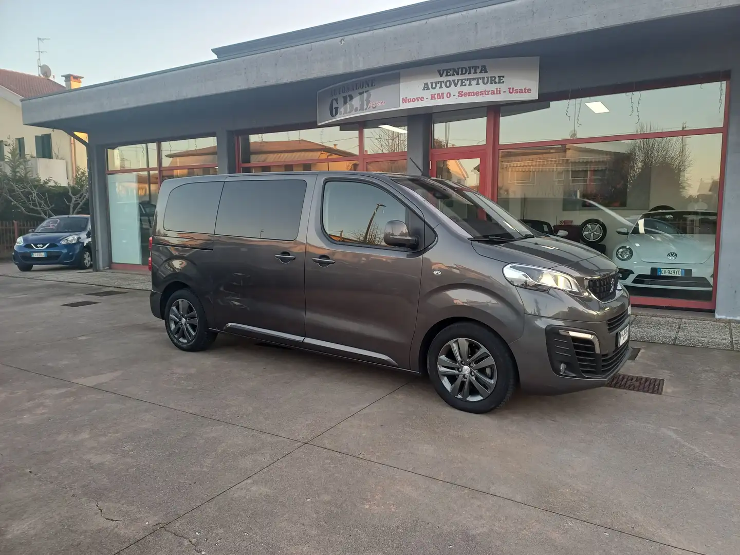 Peugeot Traveller 2.0 HDi 170cv S&S Allure Standard EAT6 gancio tr. Gris - 1