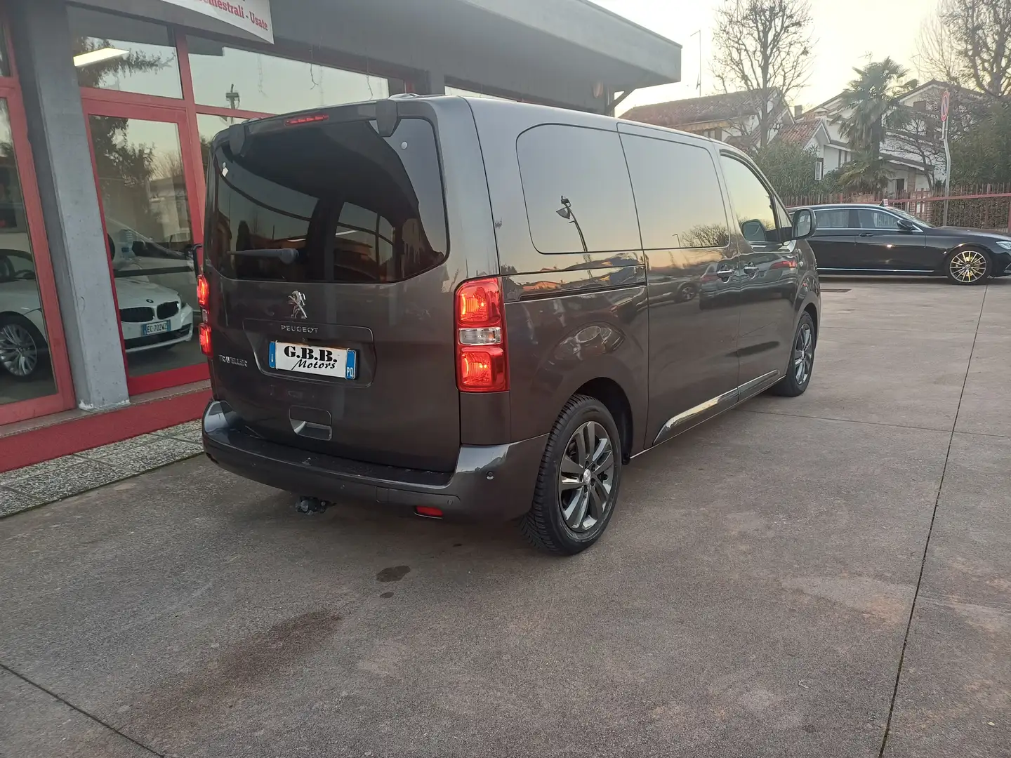 Peugeot Traveller 2.0 HDi 170cv S&S Allure Standard EAT6 gancio tr. Gris - 2