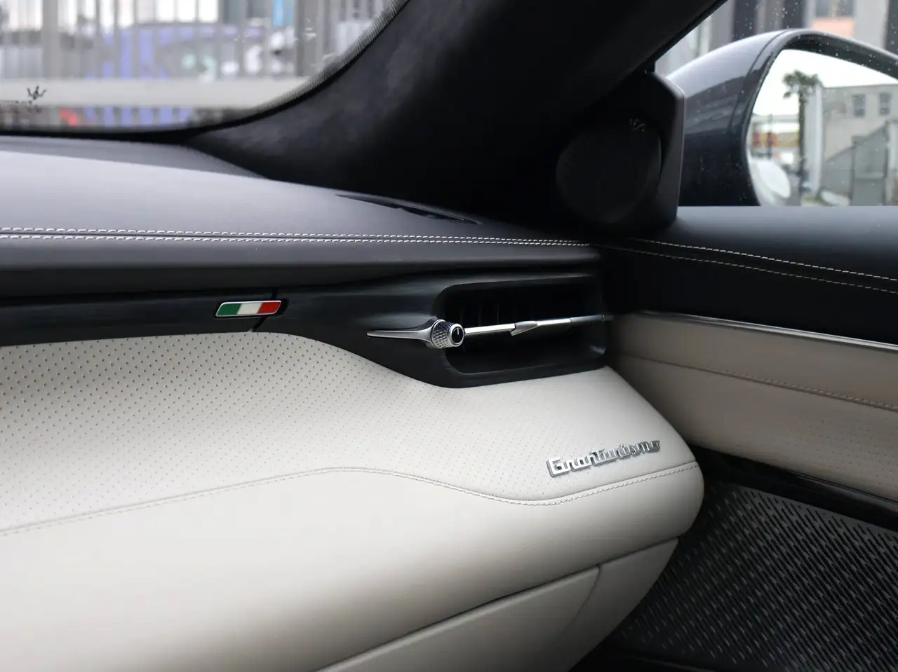 Maserati GranTurismo 2024 — фото 11