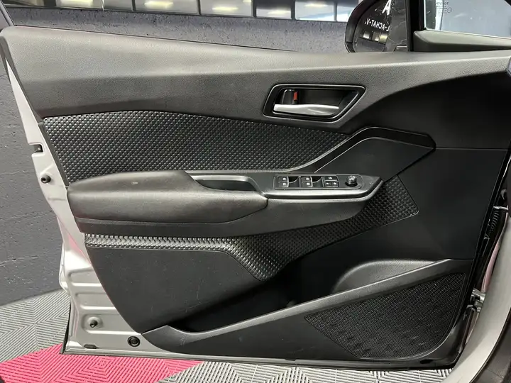 Toyota C-HR+ Active 1.2 T 16V 2WD 116 CV - Camera de recul Moteur chaine distribution — photo 34