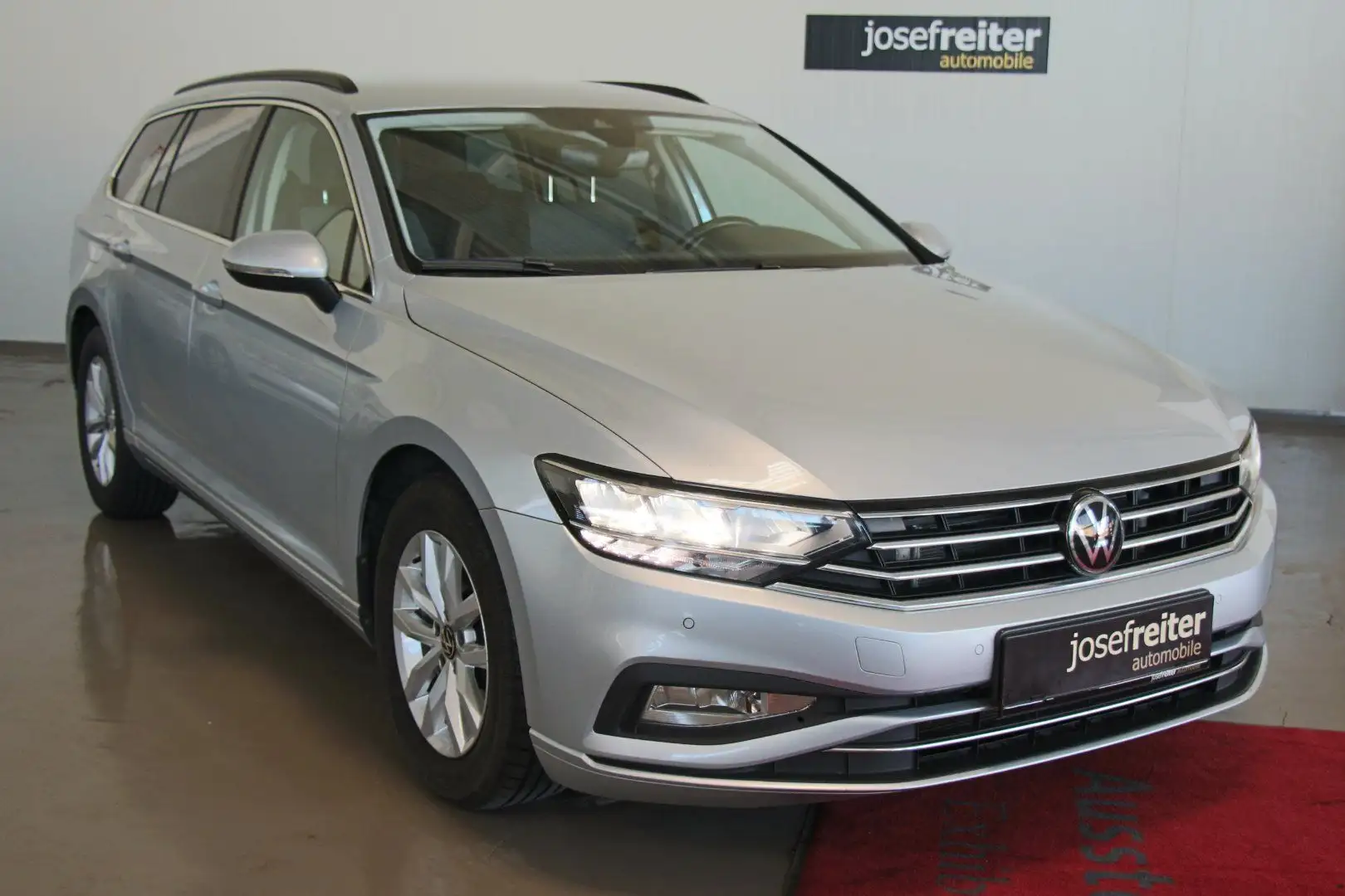 Volkswagen Passat Variant Business 2.0 TDI DSG AHK/NAVI/KAMERA Silber - 1