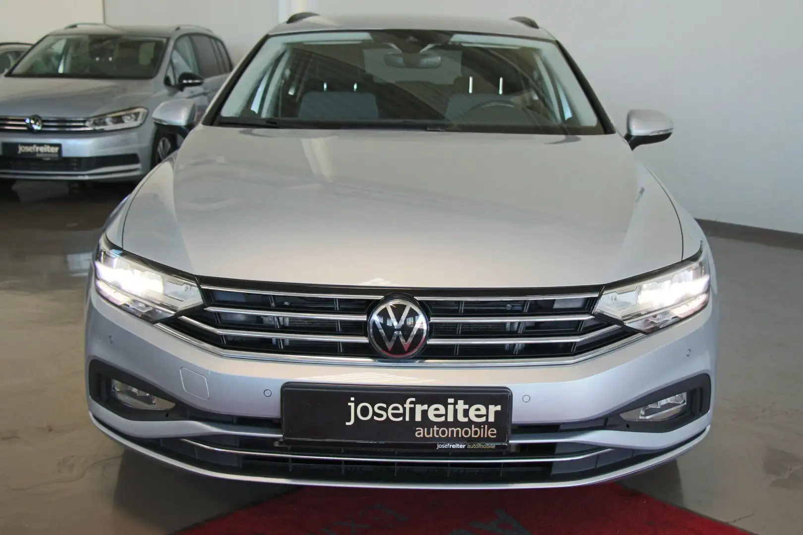 Volkswagen Passat Variant Business 2.0 TDI DSG AHK/NAVI/KAMERA Silber - 2