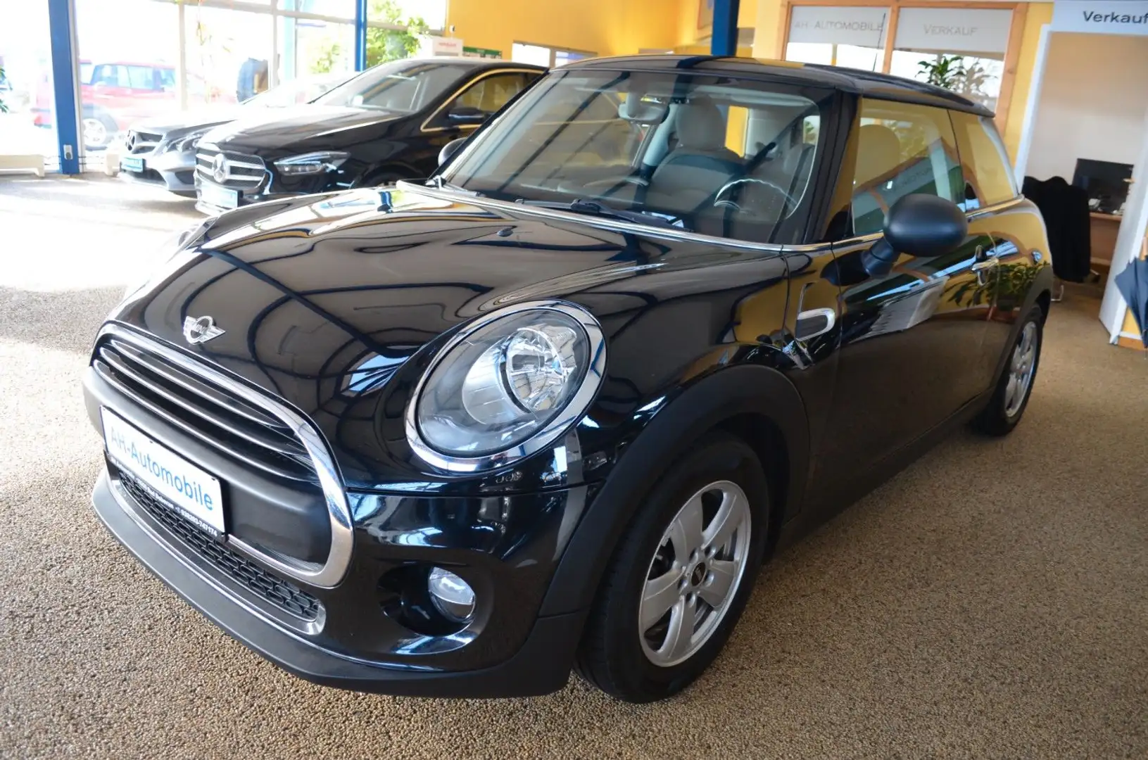 MINI One Mini 3-trg. One First KLIMA / PANORAMA / PDC Schwarz - 1