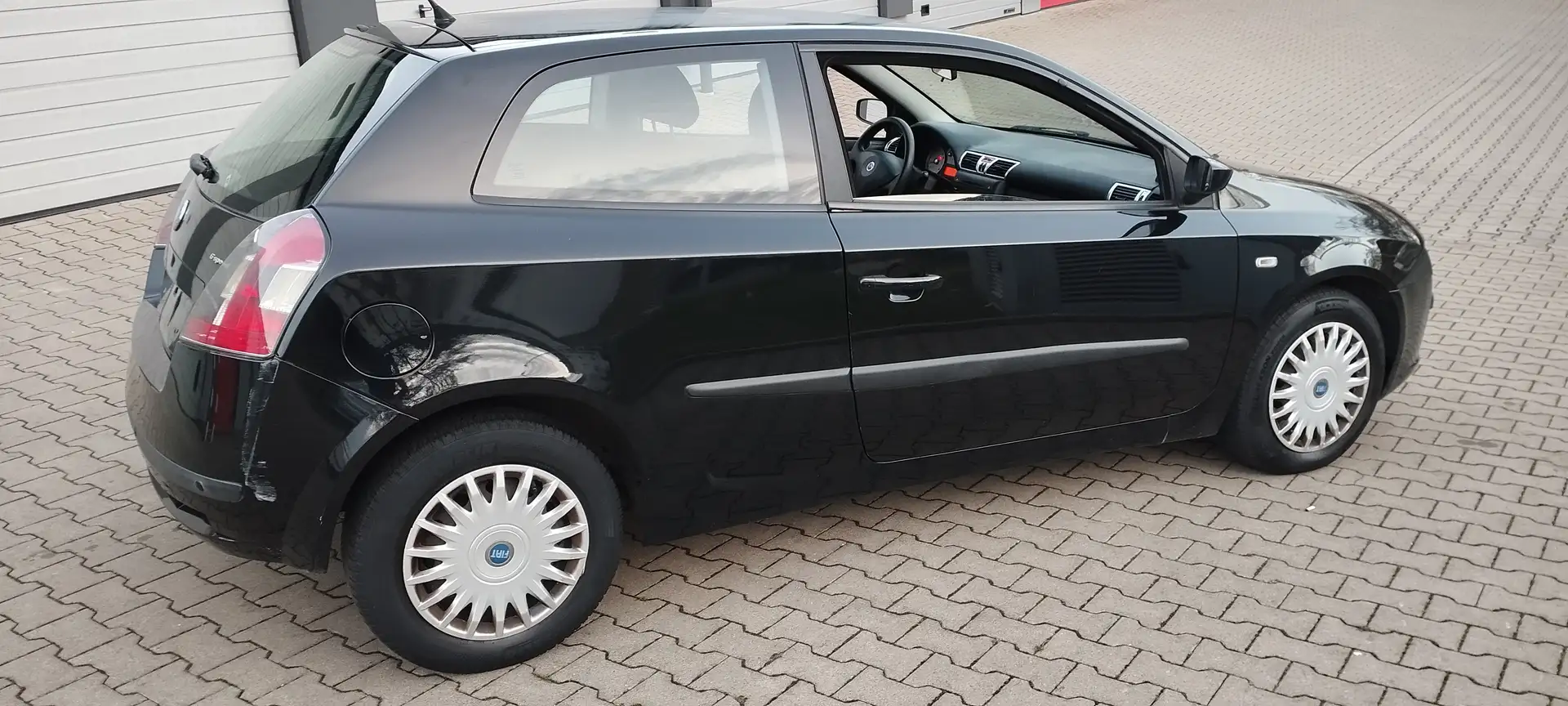 Fiat Stilo Stilo 1.4 16V Active mit neuem TÜV Чорний - 2
