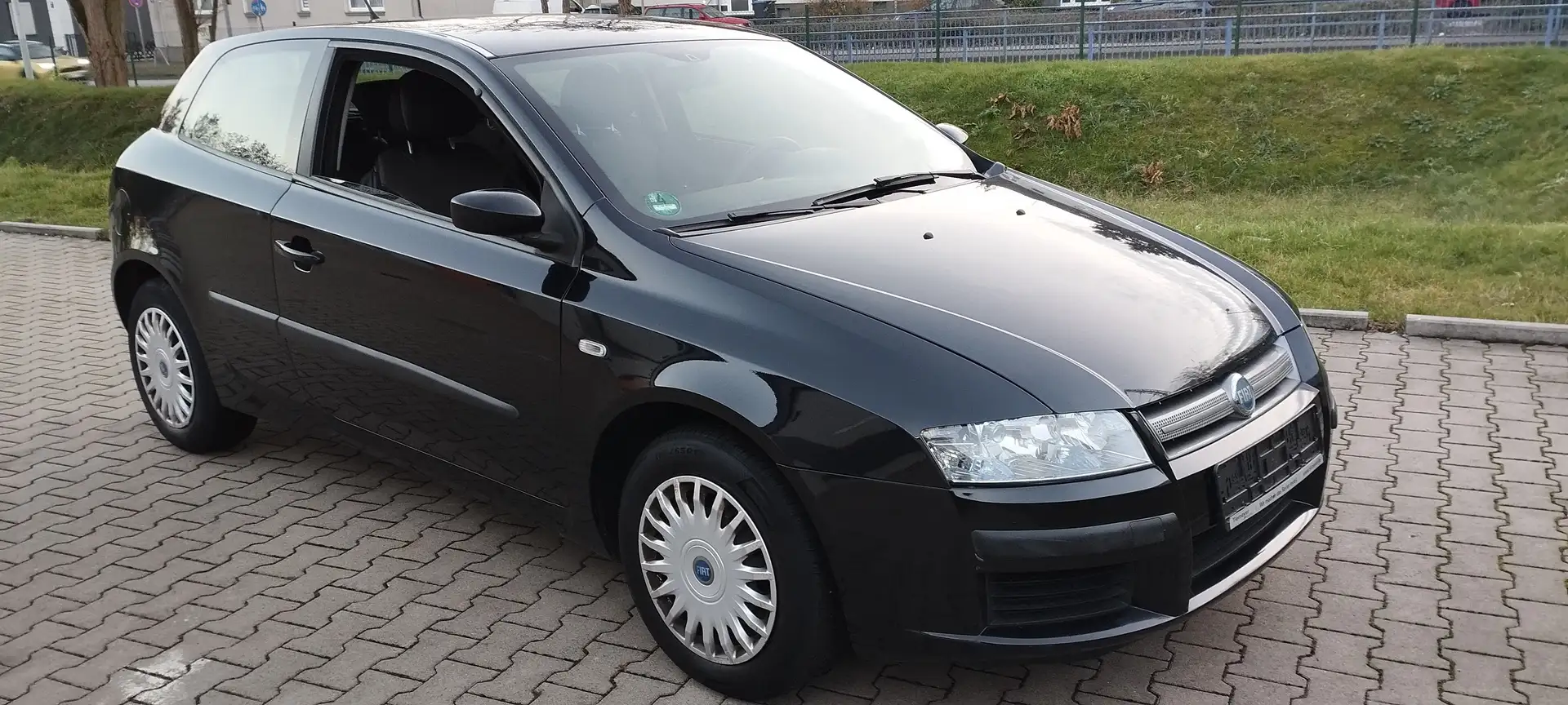 Fiat Stilo Stilo 1.4 16V Active mit neuem TÜV Чорний - 1