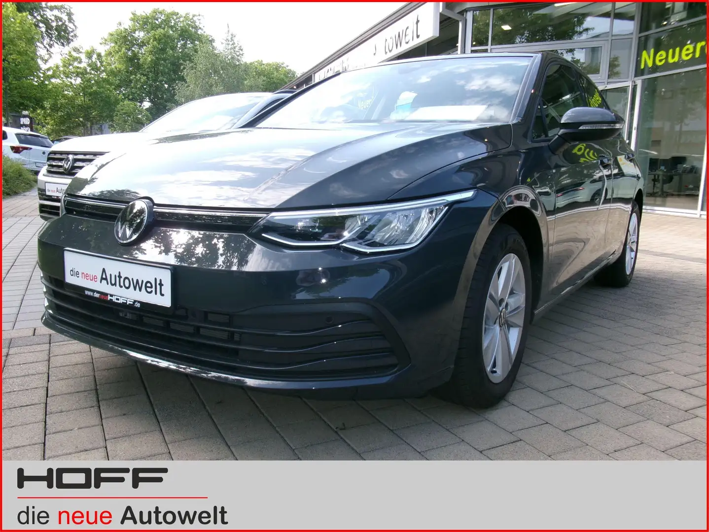 Volkswagen Golf VIII 1.5 TSI Life Navi ACC SHZ APP Einparkh. v+h D siva - 2