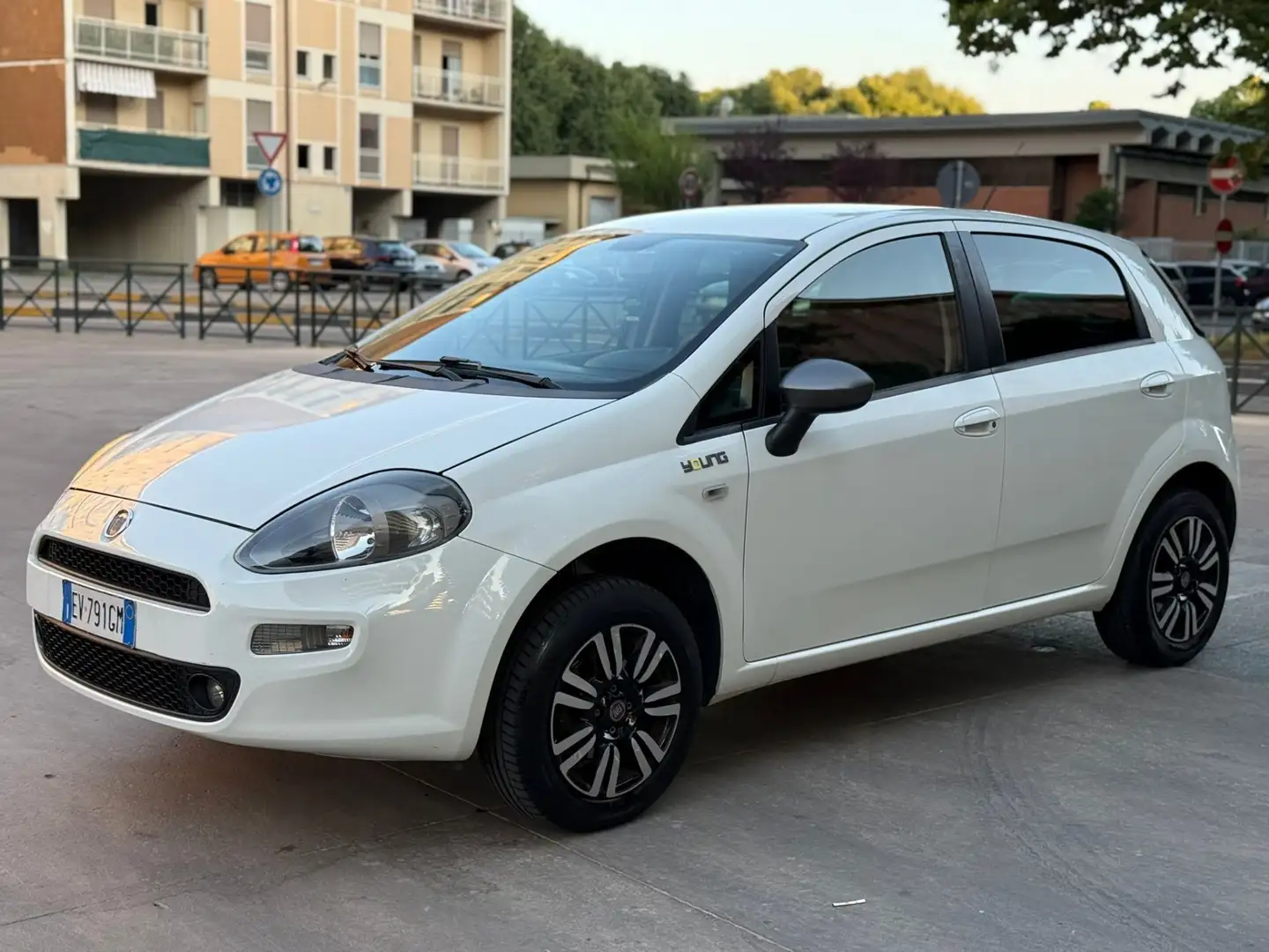 Fiat Punto Evo 5p 1.4 Blue&Me s&s 77cv Bianco - 1