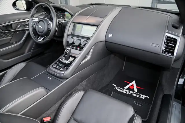 Jaguar F-Type view 11
