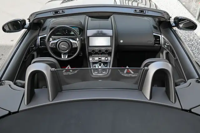 Jaguar F-Type view 10