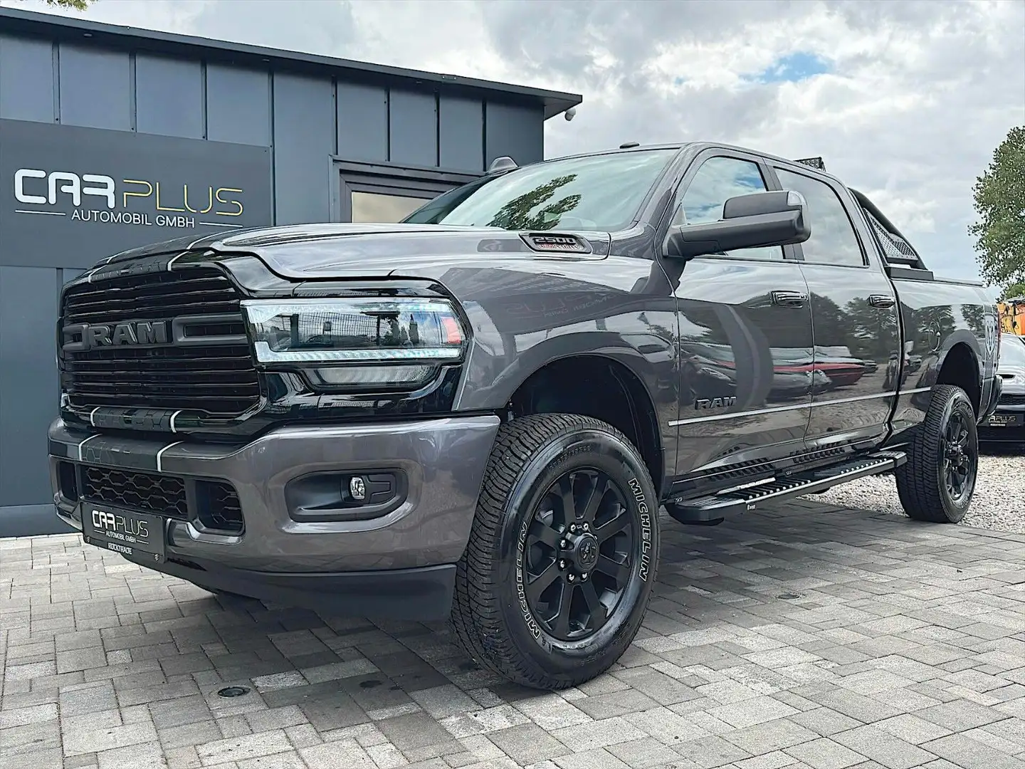 Dodge RAM 2500 6.4 HEAVY DUTY OFFROAD CrewCab 4x4 LED Gris - 1