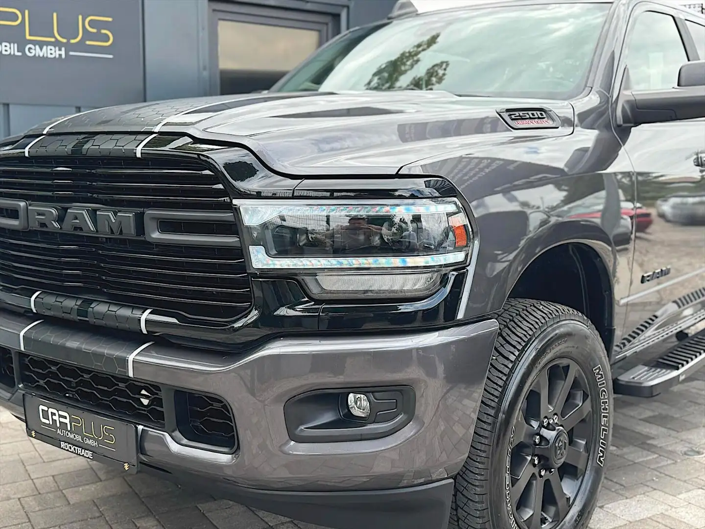 Dodge RAM 2500 6.4 HEAVY DUTY OFFROAD CrewCab 4x4 LED Gris - 2