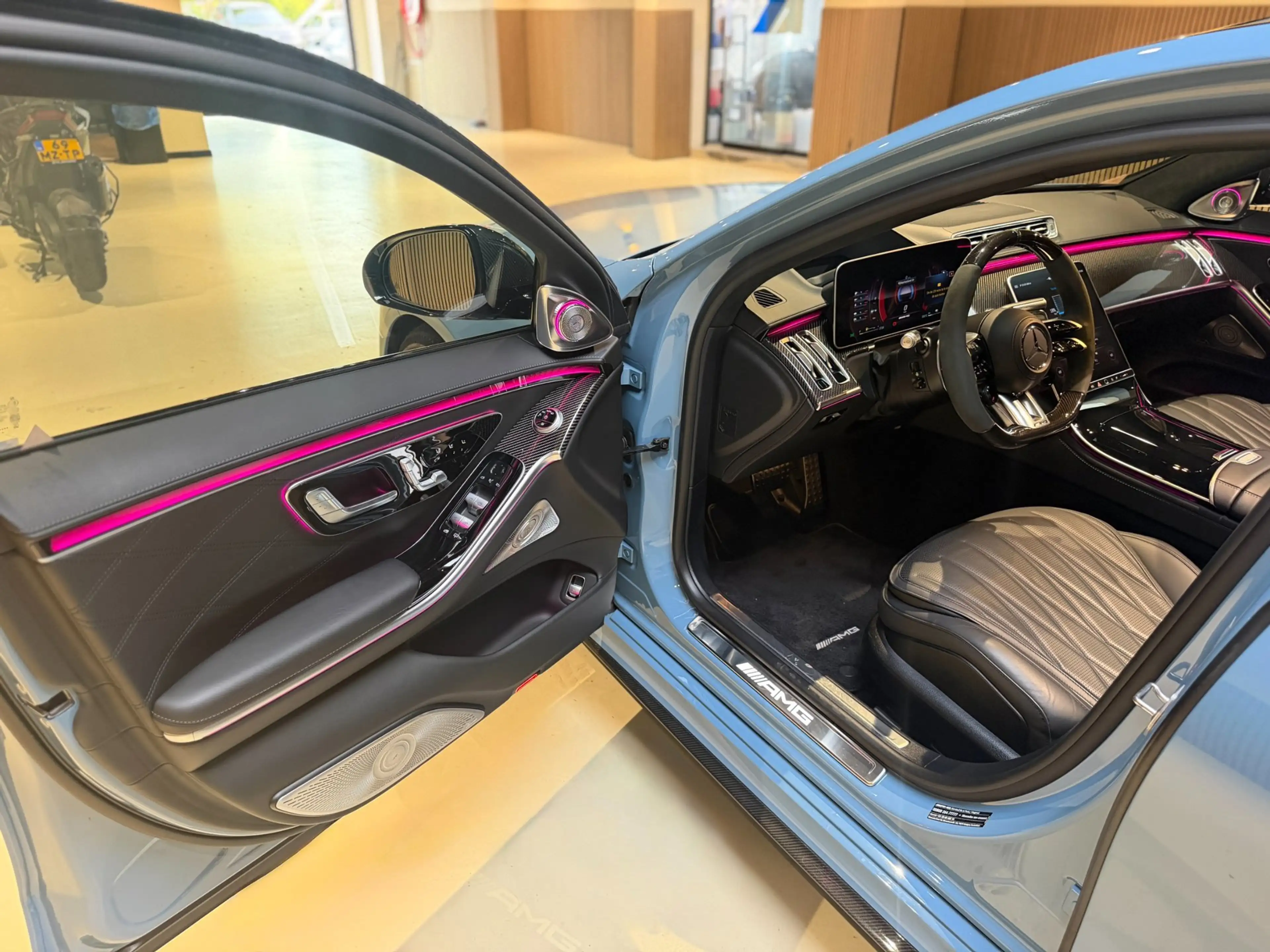 Mercedes-Benz S 63 AMG S E Performance|Pano|HUD|Keyless|360|4D Burmester| — photo 19