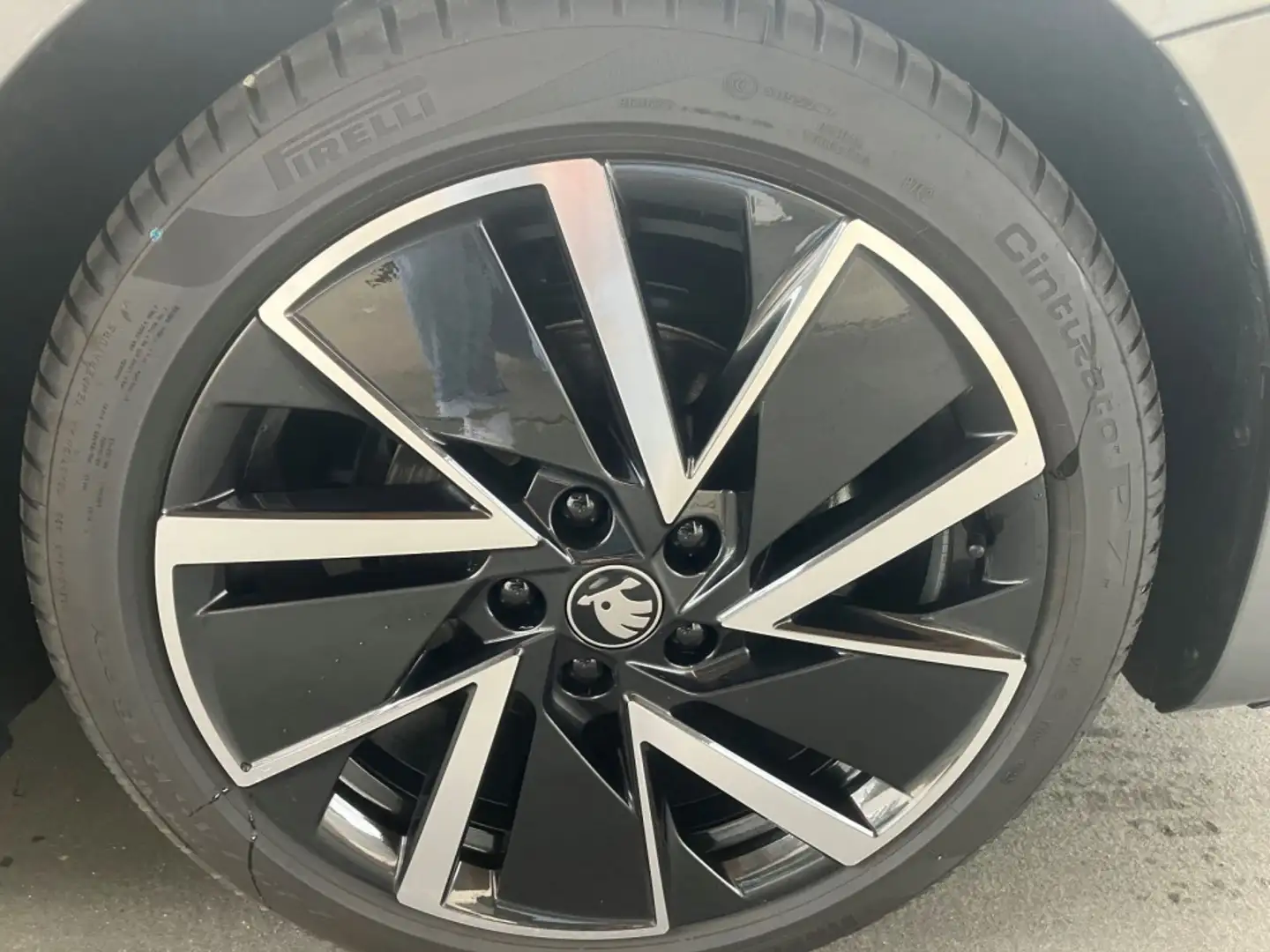 Skoda Octavia Kombi 2,0TDI DSG Sportline AHK 18Zoll Navi ACC Schwarz - 1