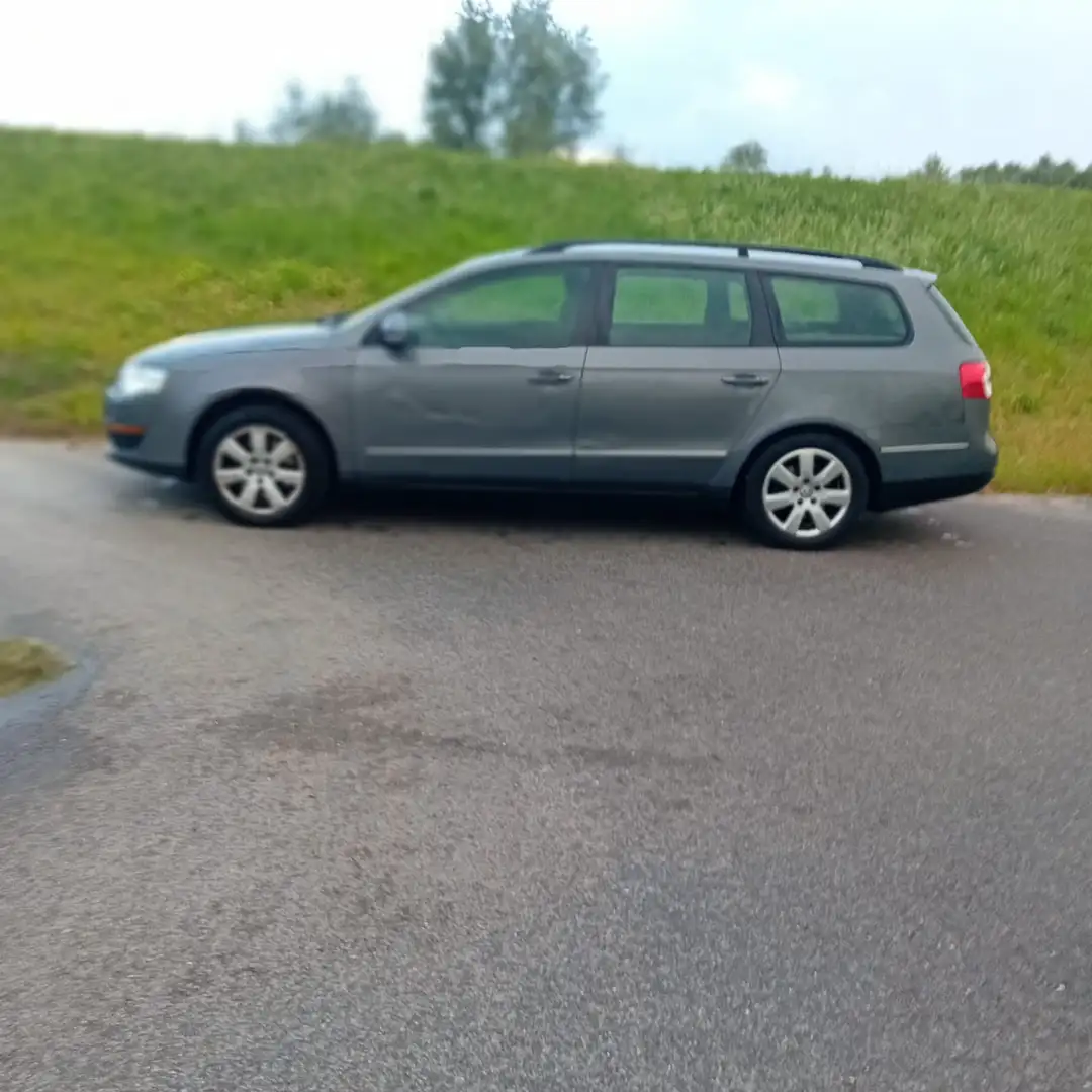 Volkswagen Passat 1.9 TDI Highline - 1