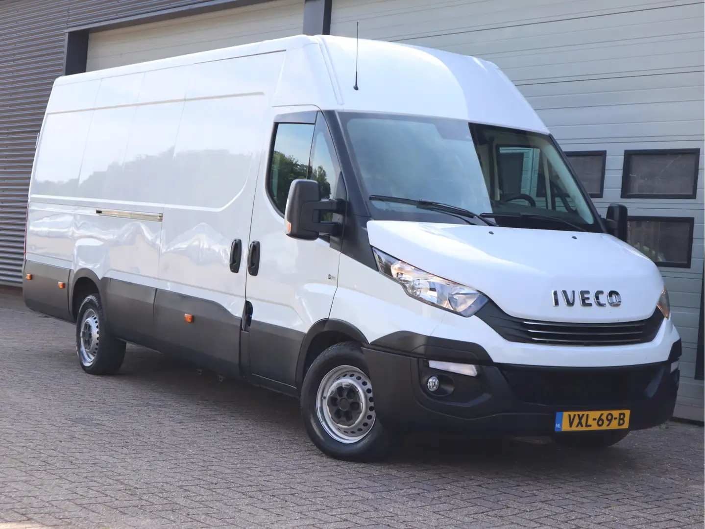 Iveco Daily 35S18 3.0 Euro 6 Hi-Matic Automaat - L3H2 - Trekha Wit - 2