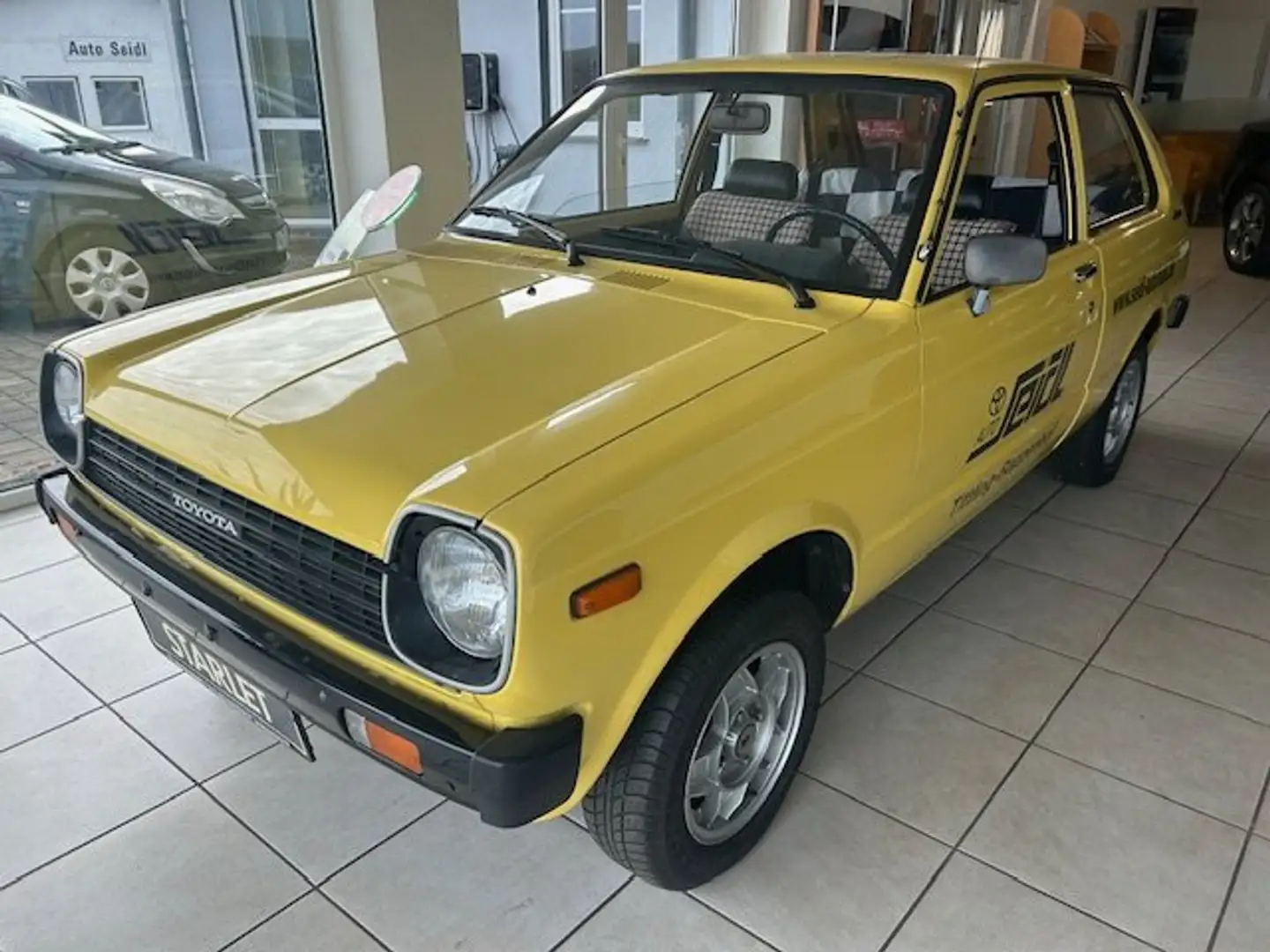 Toyota Starlet 1.0 DL 3türer Radio, ALU 1978 H-Kennzeichen Amarillo - 2
