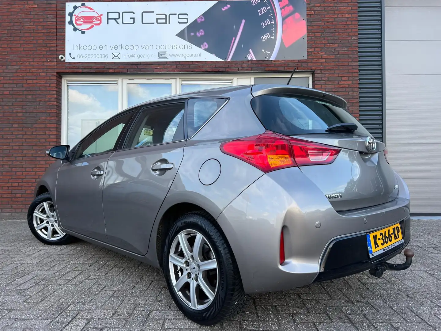 Toyota Auris 1.6 Aspiration / Navi / Camera / PDC / AUT / Clima Marrón - 2