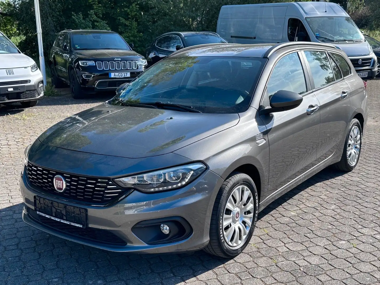 Fiat Tipo Easy Kombi 8-fach bereift, Navi, Sitzheizun Grijs - 1