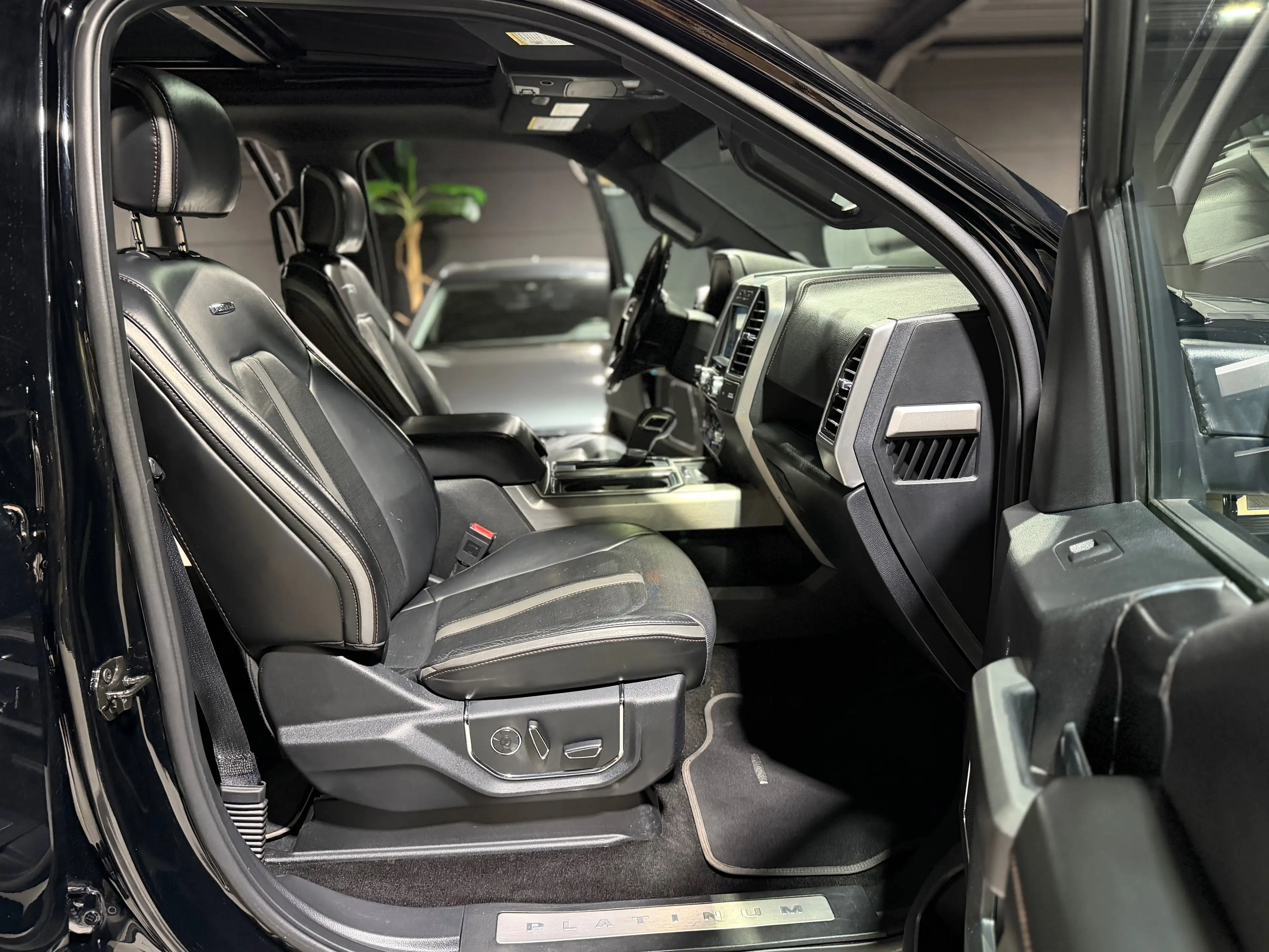 Ford F 150 3.5 EcoBOOST 370cv PLATINIUM FUSED PANO CAMERA CUIR CARPLAY TVAC — photo 10