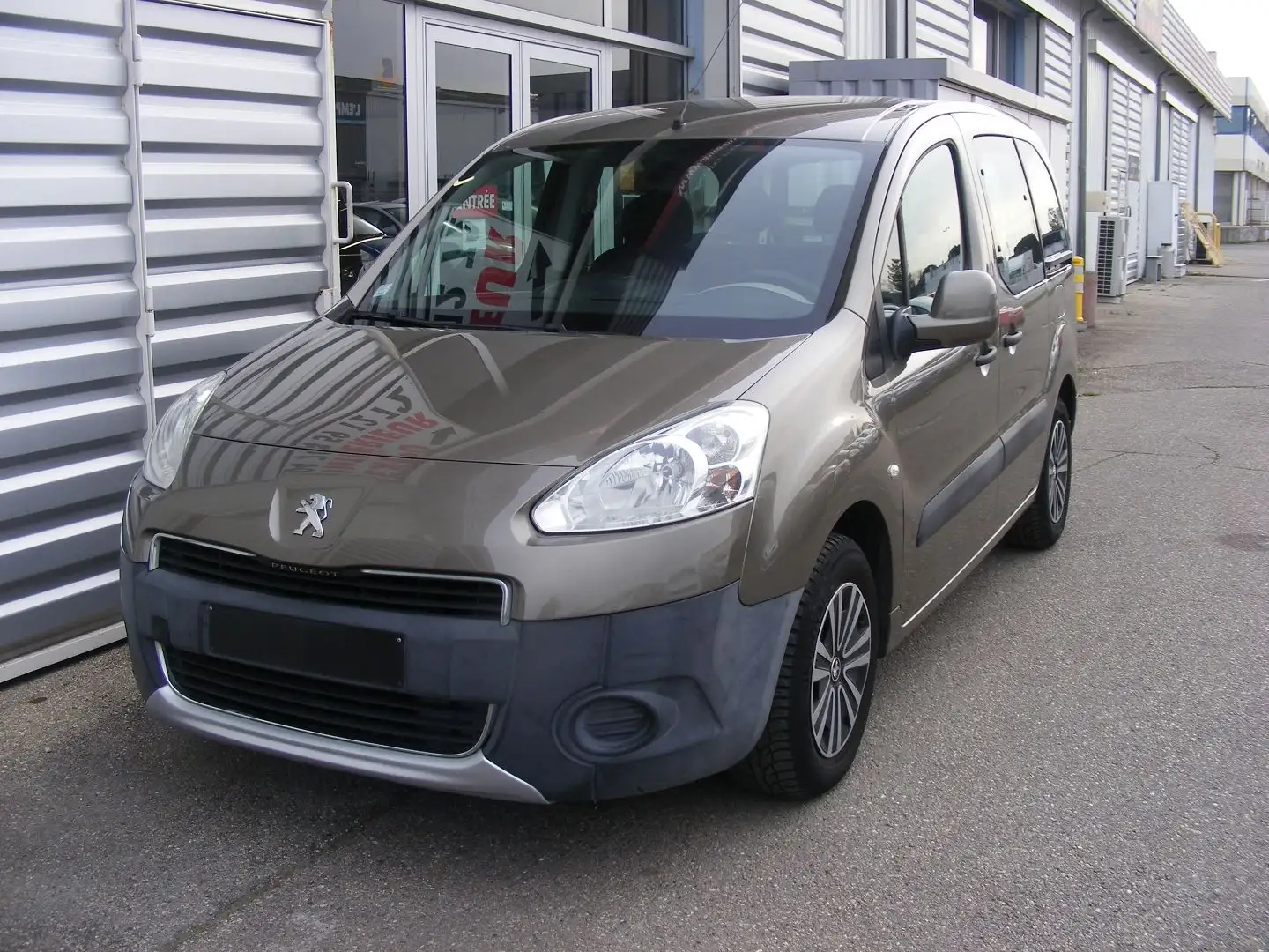 Peugeot Partner 1.6 HDI92 FAP ACTIVE Beige - 1