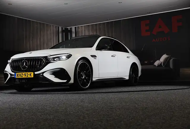 Mercedes-Benz E-Class view 4