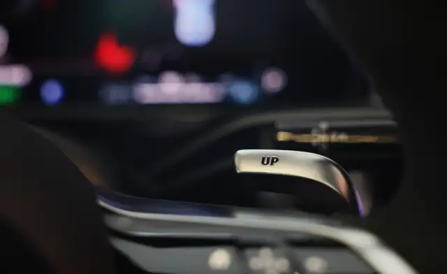 Mercedes-Benz E-Class view 26