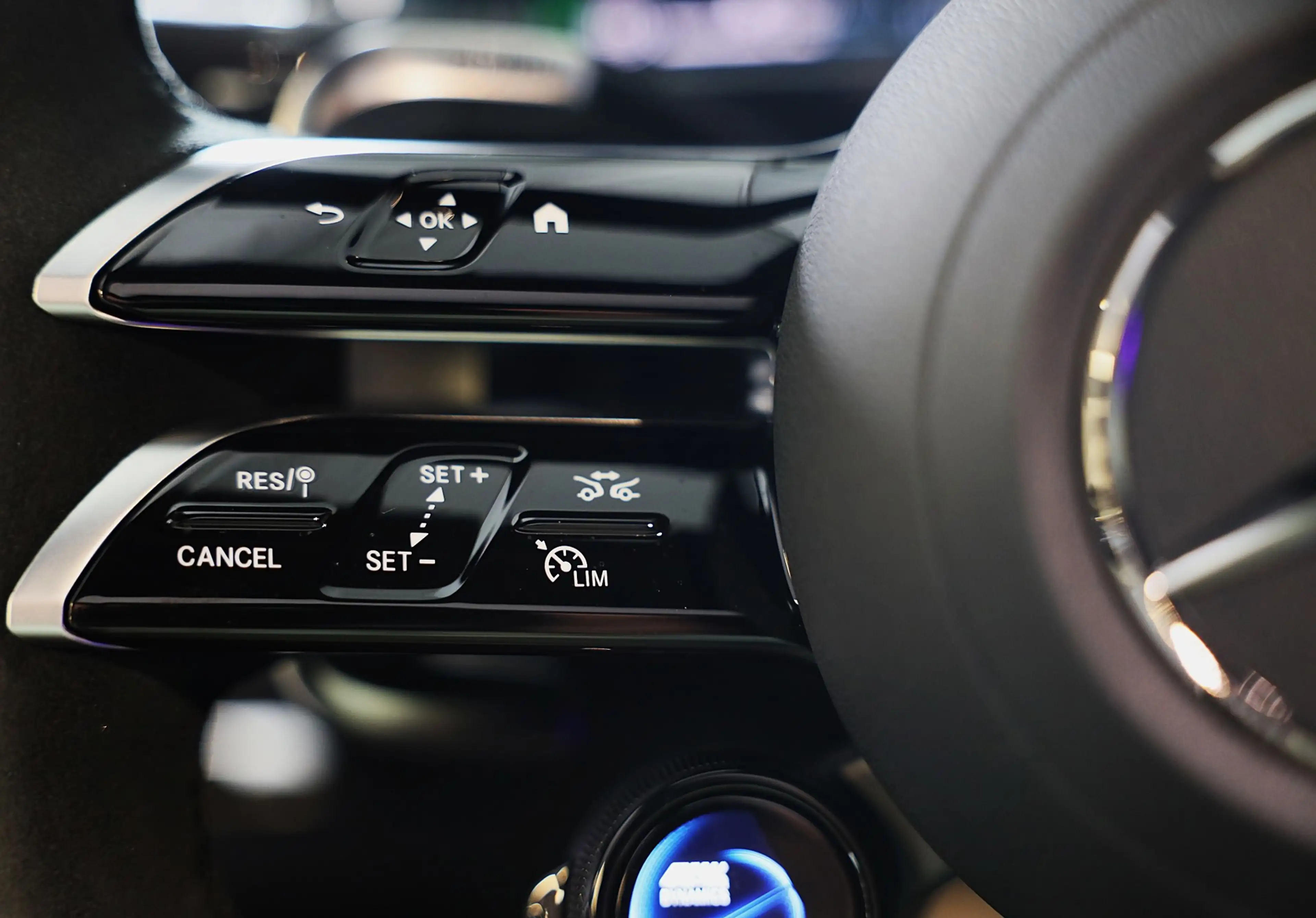 Mercedes-Benz E 53 AMG 4MATIC+ / Hyperscreen / Performance Zetels / Head — photo 14