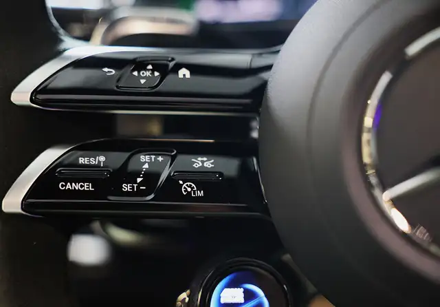 Mercedes-Benz E-Class view 14