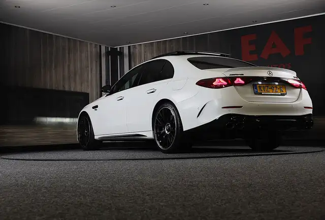 Mercedes-Benz E-Class view 3