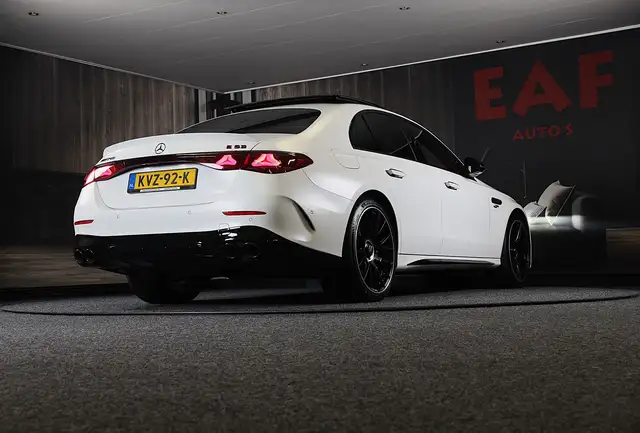 Mercedes-Benz E-Class view 5