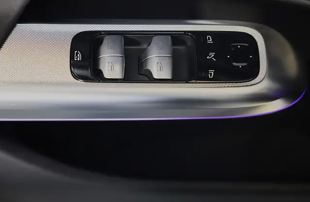 Mercedes-Benz E-Class view 20