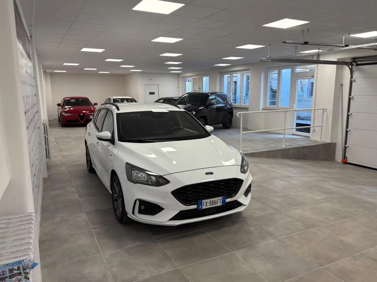 Ford Focus 1.0 EcoBoost 125 CV SW ST-Line IVA ESPOSTA Bianco - 2