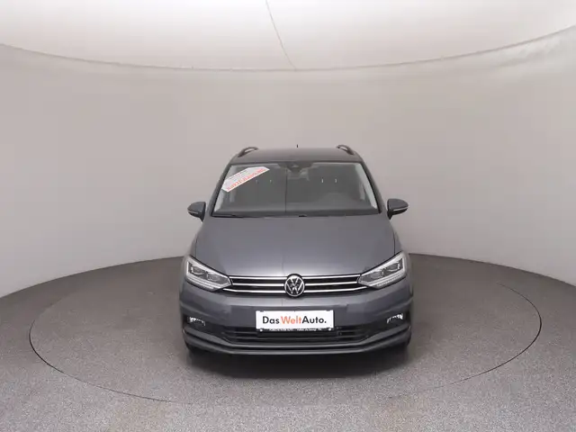 Volkswagen Touran view 3